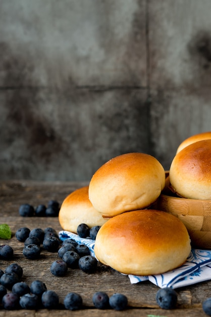 Tartas caseras recién horneadas con arándanos