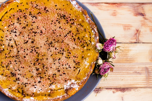 Tarte de abóbora plana, sobremesa tradicional de ação de graças,