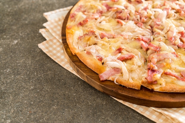 Foto tarte flambé pizza