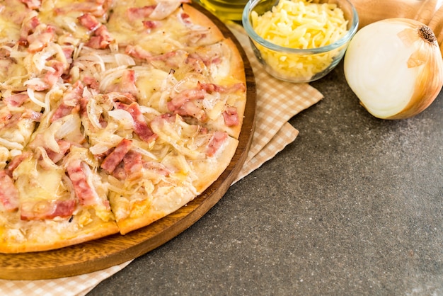 Tarte flambé pizza