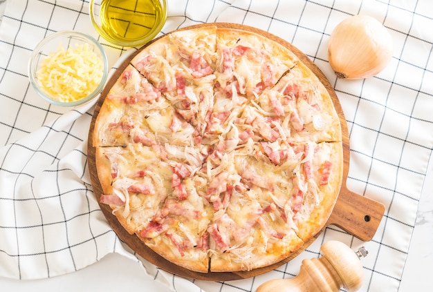 Tarte flambé pizza