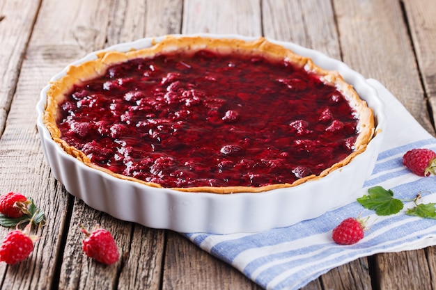 Tarte mit frischen Himbeeren in Gelee-Füllung