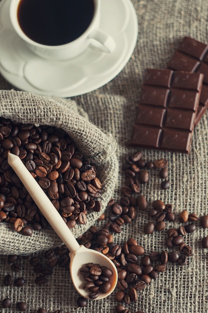 Tasche von Kaffeebohnen und von Morgentasse kaffee