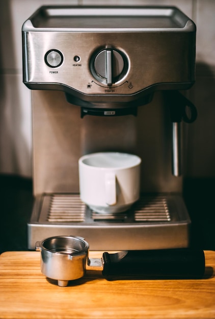 Foto tasse auf der espresso-maschine