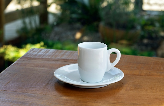 Tasse Espressokaffee leer, mit Untertasse