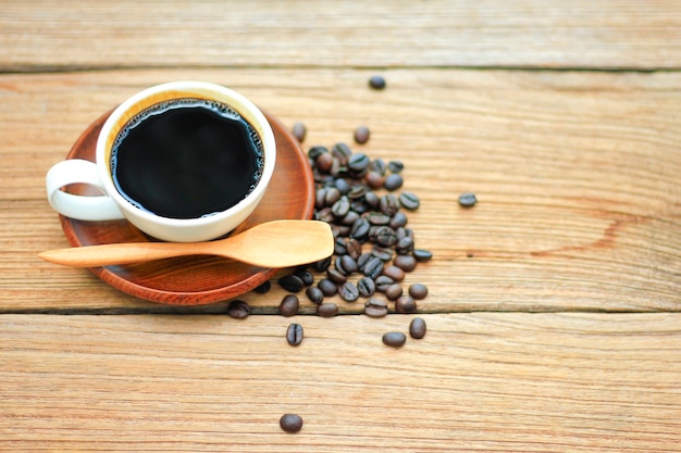 Tasse heißes Getränk mit Kaffee Beam