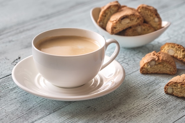 Tasse Kaffee mit Cantuccini