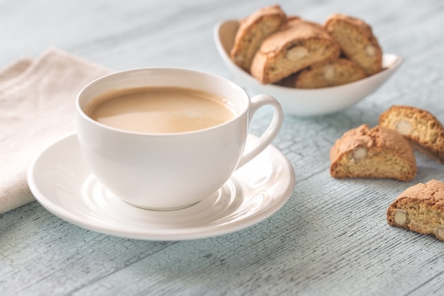 Tasse Kaffee mit Cantuccini