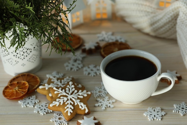 Tasse Kaffee mit Ingwerkuchen