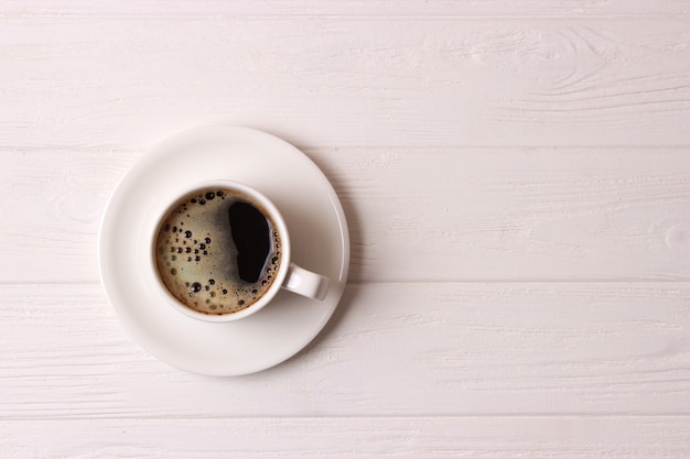 Tasse Kaffee mit Schaum hautnah mit Platz für Text