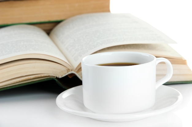 Tasse Kaffee und Bücher hautnah