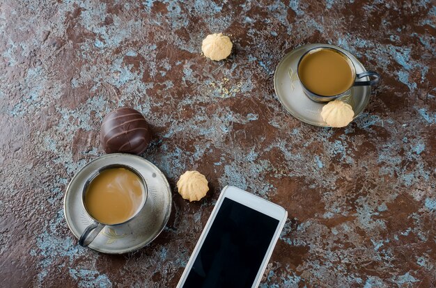 Tasse Kaffee und Kekse