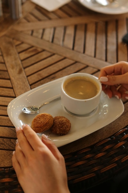 Tasse türkischen Kaffee auf dem Tisch