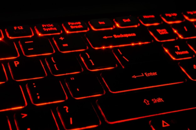 Tastatur mit roter Hintergrundbeleuchtung