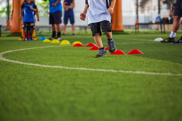 Banco de imagens : grama, sapato, pássaro, esporte, Campo de futebol,  fotografia, Portões, Kicker, Esportes de bola, calçado desportivo, jogo de  bola, quadra esportiva, campo de jogo, Portas corta-fogo, Objetivo de  futebol