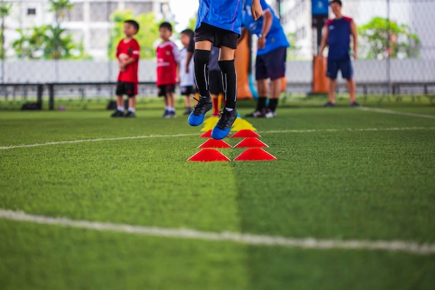 Banco de imagens : grama, sapato, pássaro, esporte, Campo de futebol,  fotografia, Portões, Kicker, Esportes de bola, calçado desportivo, jogo de  bola, quadra esportiva, campo de jogo, Portas corta-fogo, Objetivo de  futebol