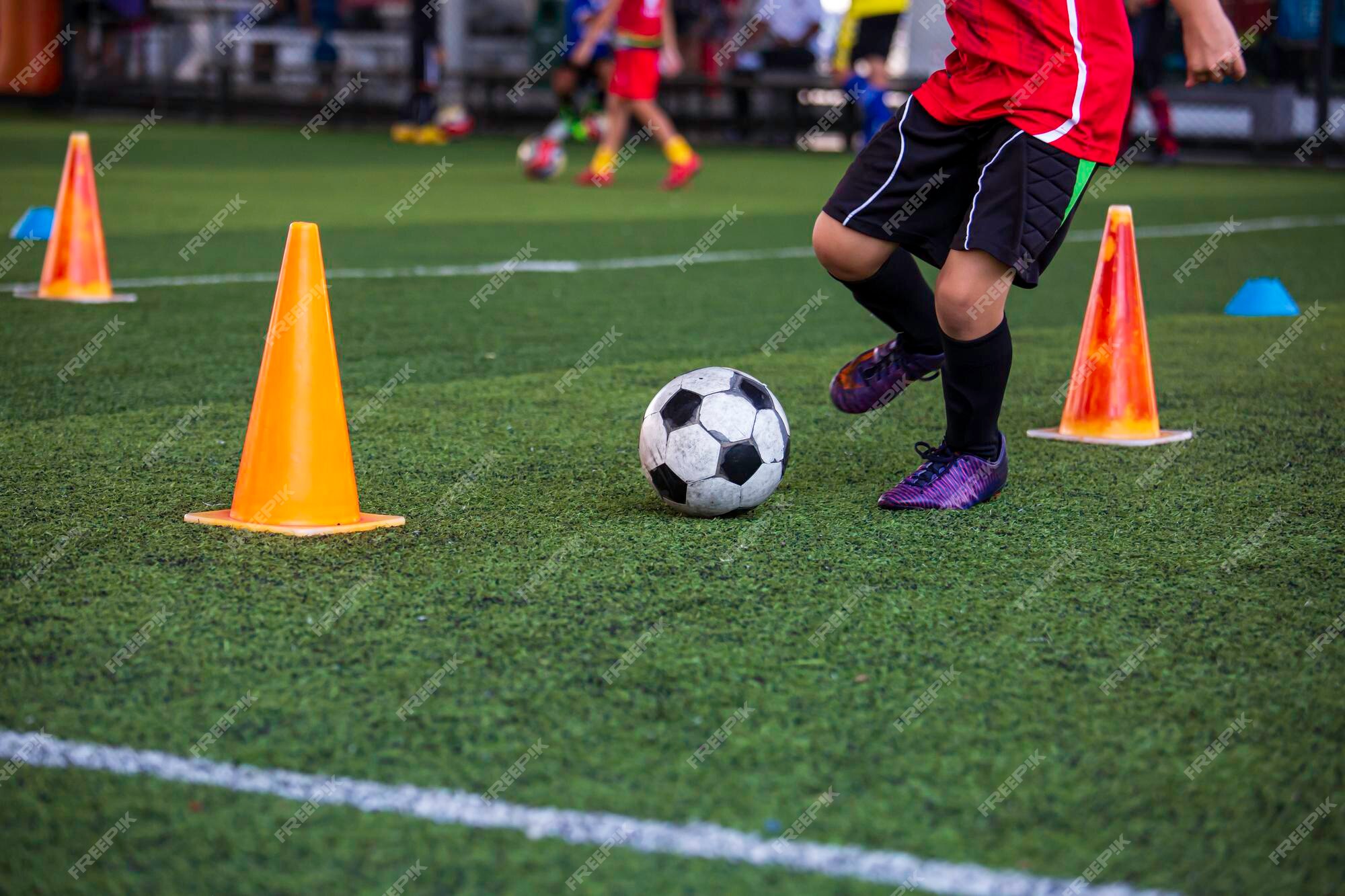 Posto De Futebol No Campo De Treino. Erva Desgastada Num Ponto De Guarda.  Fundo Do Tema Do Futebol Foto de Stock - Imagem de mola, futebol: 218400436