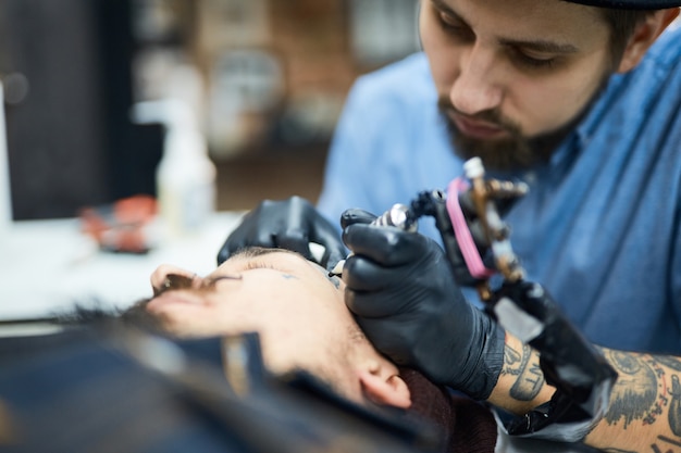 Tatuaje en la cara