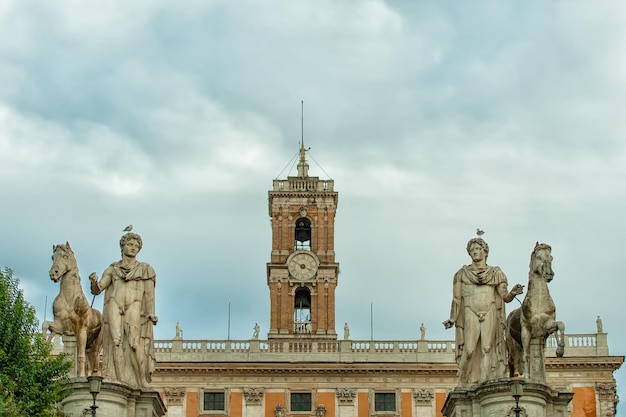 Tatues do Dioscuri em Roma Itália