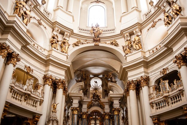 Taufe in der Kirche. Taufdetails.