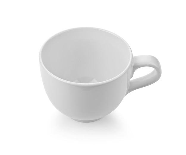 Taza blanca aislada sobre fondo blanco