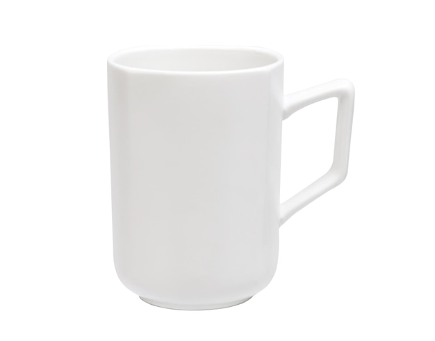 Taza de café en blanco con trazado de recorte