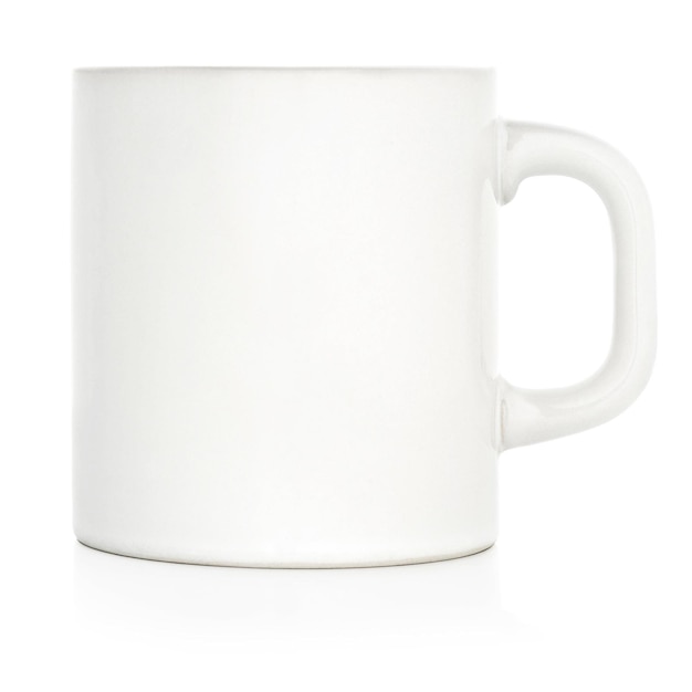 Una taza de café en blanco