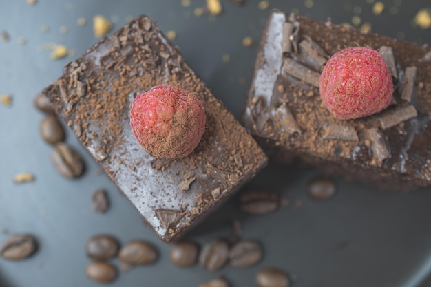 Taza de café y brownie de pastel de chocolate