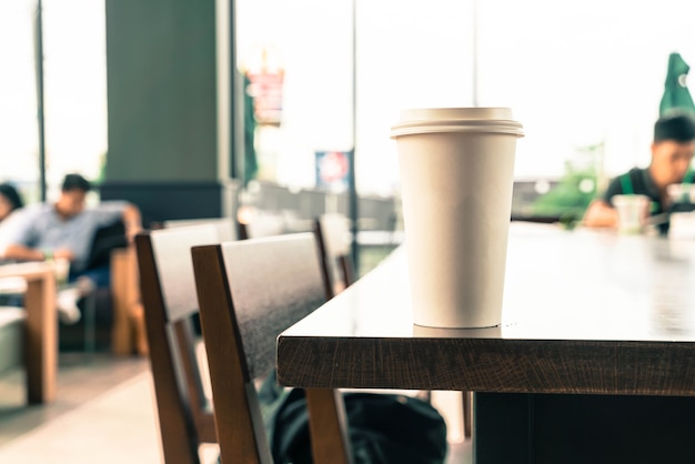 taza de café en la cafetería