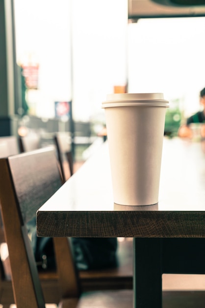 taza de café en la cafetería