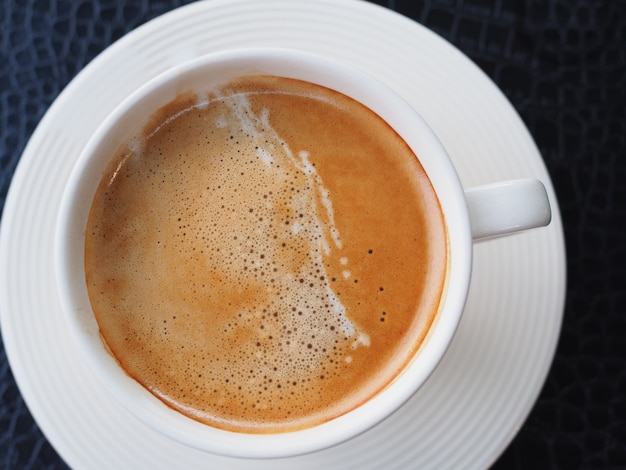 taza de café en la cafetería