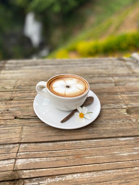 Foto una taza de café caliente por la mañana