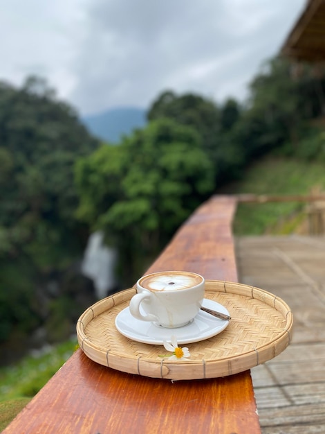 Foto una taza de café caliente por la mañana