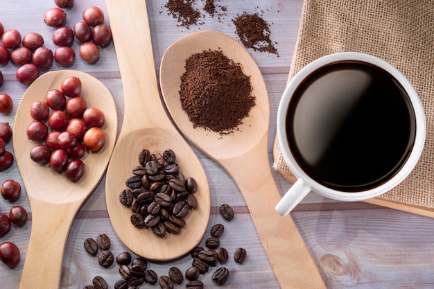 taza de café y cereza de café