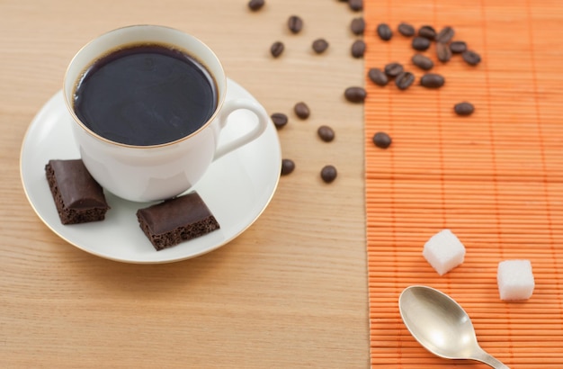 Taza de café con chokolate