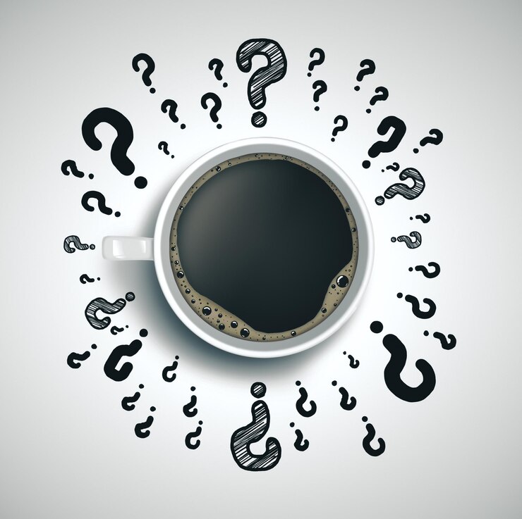 Foto taza de café con dibujo de signos de interrogación en la mesa
