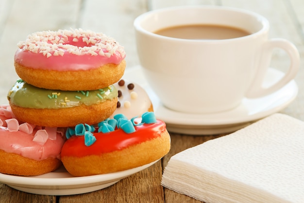 Taza de café y donas