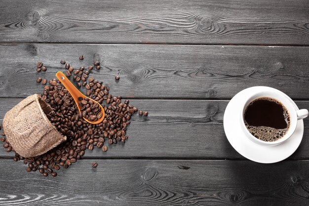 Taza de café y frijoles