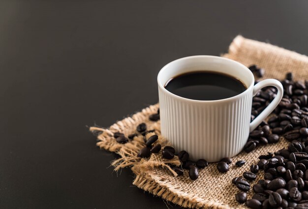 Taza de café y frijoles