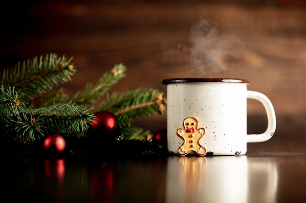 Taza de café y galleta de hombre de jengibre