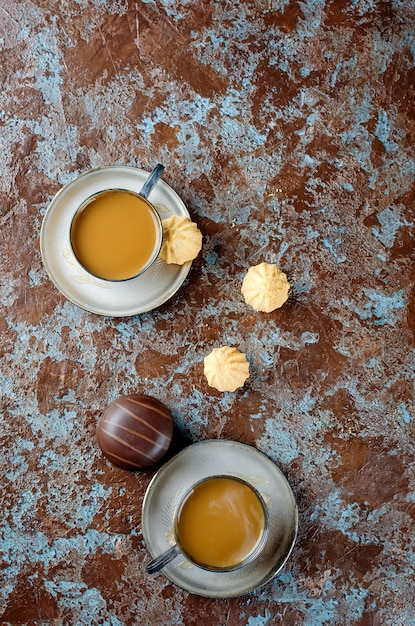 Taza de cafe y galletas