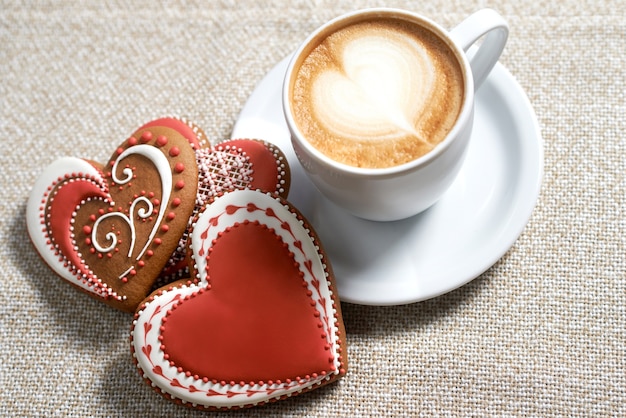 Taza de café con galletas