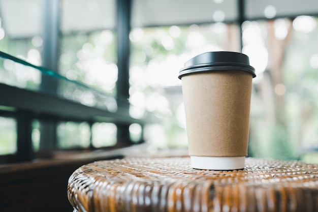 Foto una taza de café por la mañana en la mesa