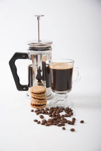 Foto taza de café, máquina para hacer frijoles, prensa francesa, prensa italiana