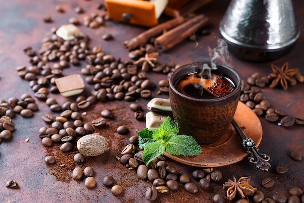 Taza de café con menta