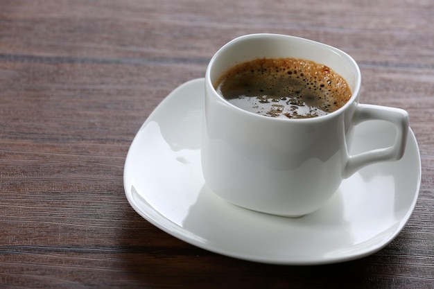 Taza de café en la mesa de cerca