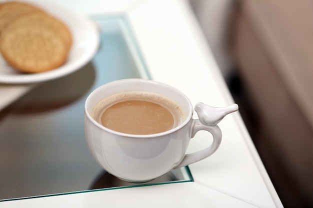 Taza de café en la mesa de cerca