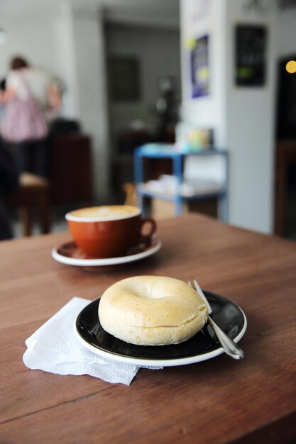 Foto taza de café en la mesa