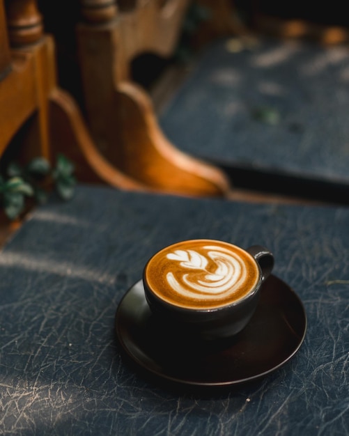 Taza de café en la mesa