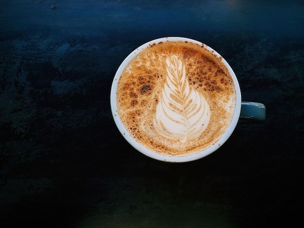 Foto taza de café en la mesa